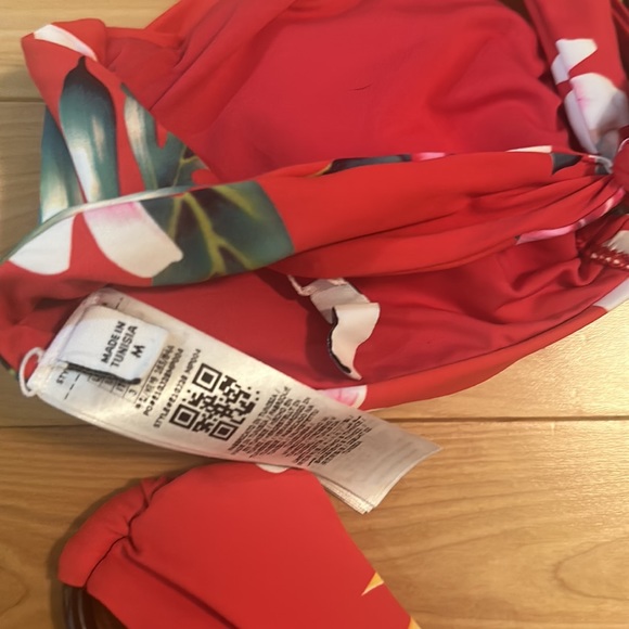 Guess rec floral bikini top and O-ring bottom set size small - Picture 12 of 12